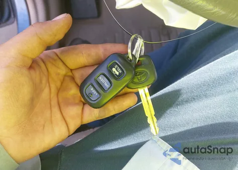 2004 Toyota Camry Le из США, поврежденный, VIN 4T1BE30K54U848527